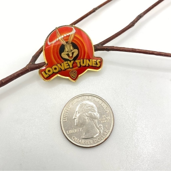 Warner Bros. Looney Tunes Bugs Bunny Tie Tack Pin Brooch Vintage 90's - Picture 4 of 4
